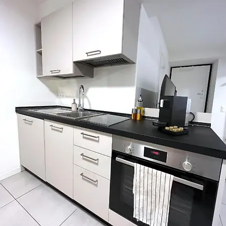 The Hidden Studio; Comfy & Close To The *