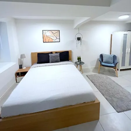 Apartment The Hidden Studio; Comfy & Close To The