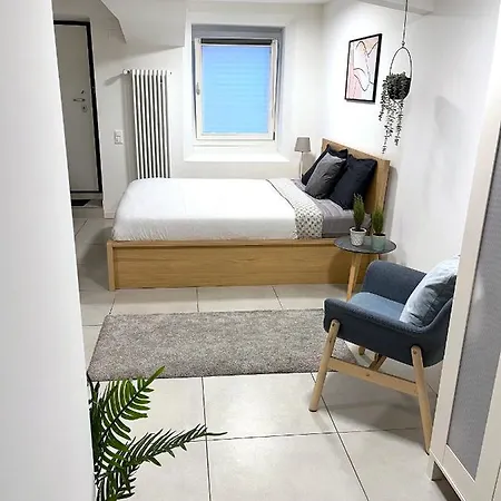 The Hidden Studio; Comfy & Close To The דירה