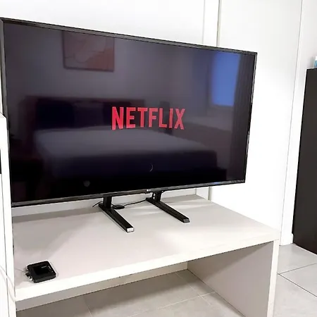 Apartment The Hidden Studio; Comfy & Close To The Lugano