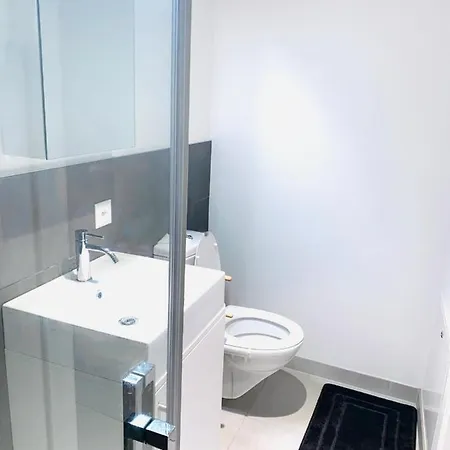 아파트 The Hidden Studio; Comfy & Close To The *